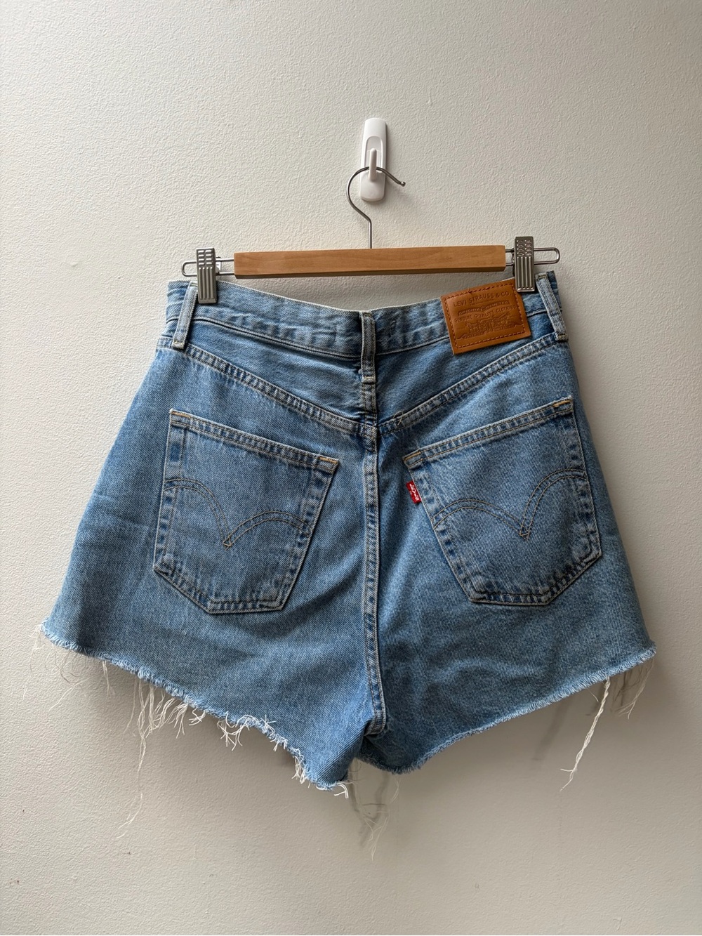 Levi’s Ribcage Shorts Blue - Picture 2 of 3